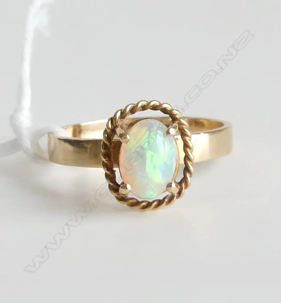 14ct GOLD OPAL RING, 2.6gm, SIZE N Image 1++