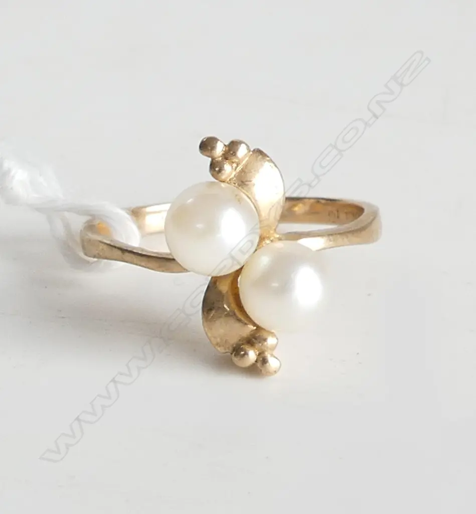 9ct GOLD CULTURED PEARL RING, 2.6gm, SIZE M Image 1++