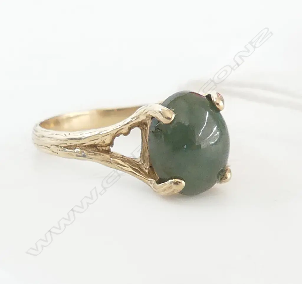 VINTAGE 9ct GOLD & NEPHRITE CABACHON RING 2.58gms Image 1++