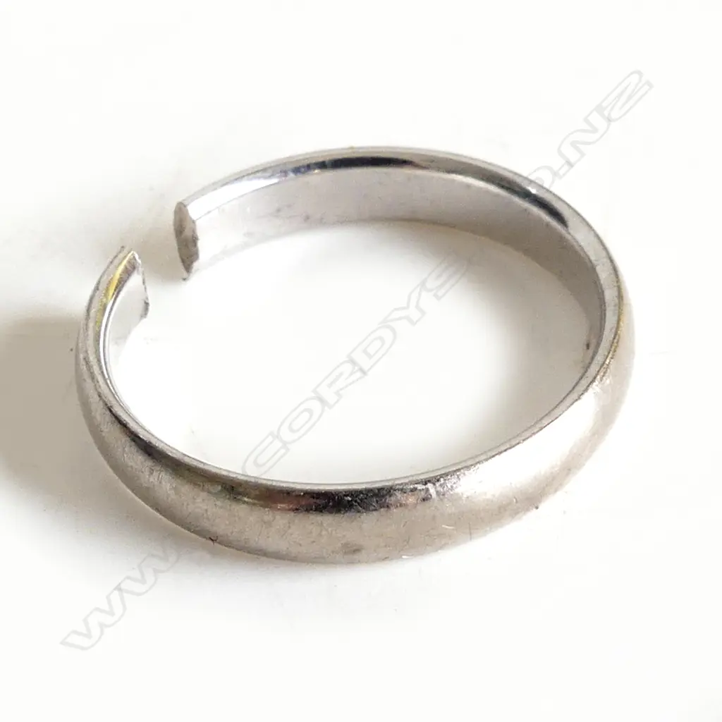 18CT WHITE GOLD WEDDER (CUT THROUGH) 3.5gm Image 1++