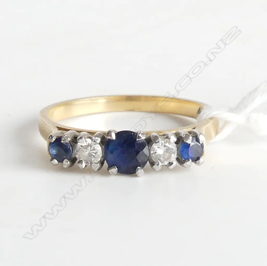 18ct gold 3 SAPPHIRE & 2 DIAMOND VINTAGE RING 2.7gms SIZE M Image 1++