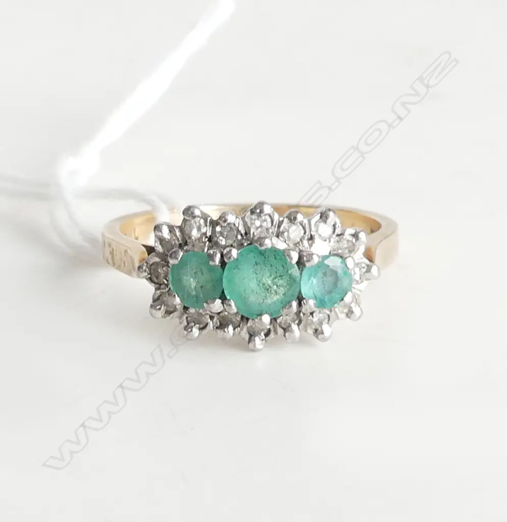 9ct GOLD 3 EMERALD & DIAMOND RING 2.68gms SIZE M Image 1++