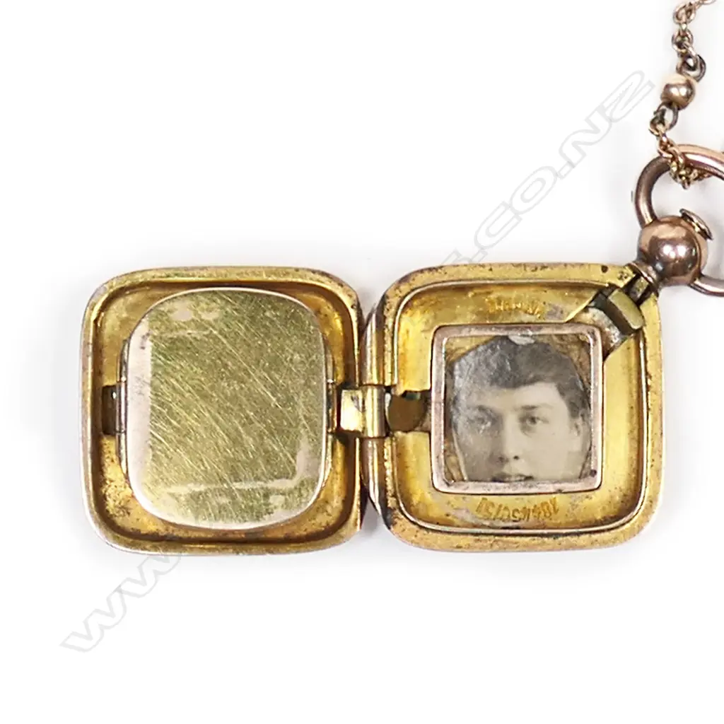 A rare Edwardian 9ct rose gold four-fold locket, Image 1++