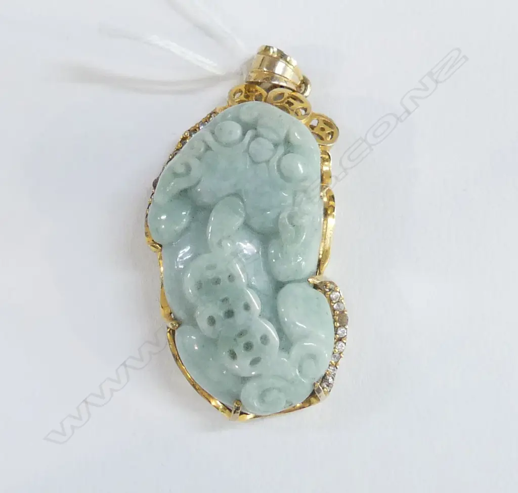 14CT JADE AND DIAMOND ? MAINLEY GLUED CZS, PENDANT L 50 MM Image 1++