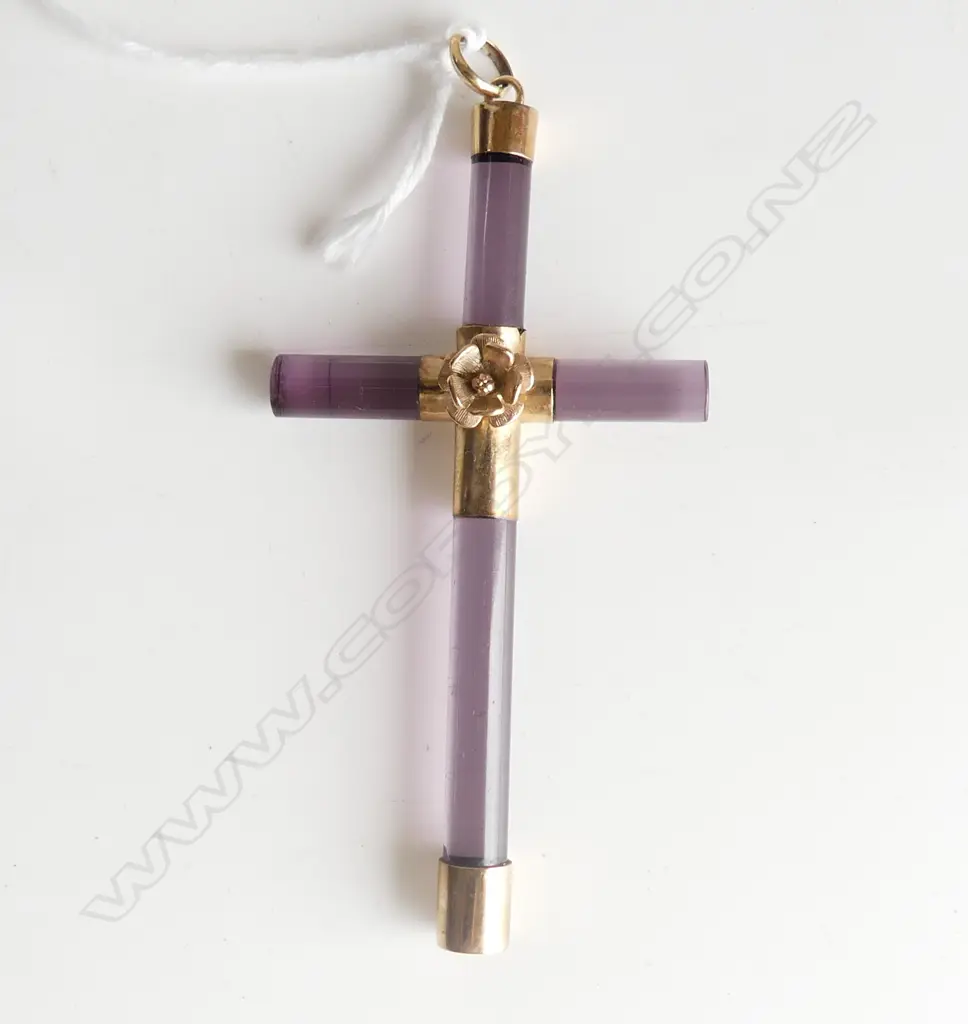 9ct GOLD & AMETHYST CRUCIFIX H.80mm minor fault Image 1++