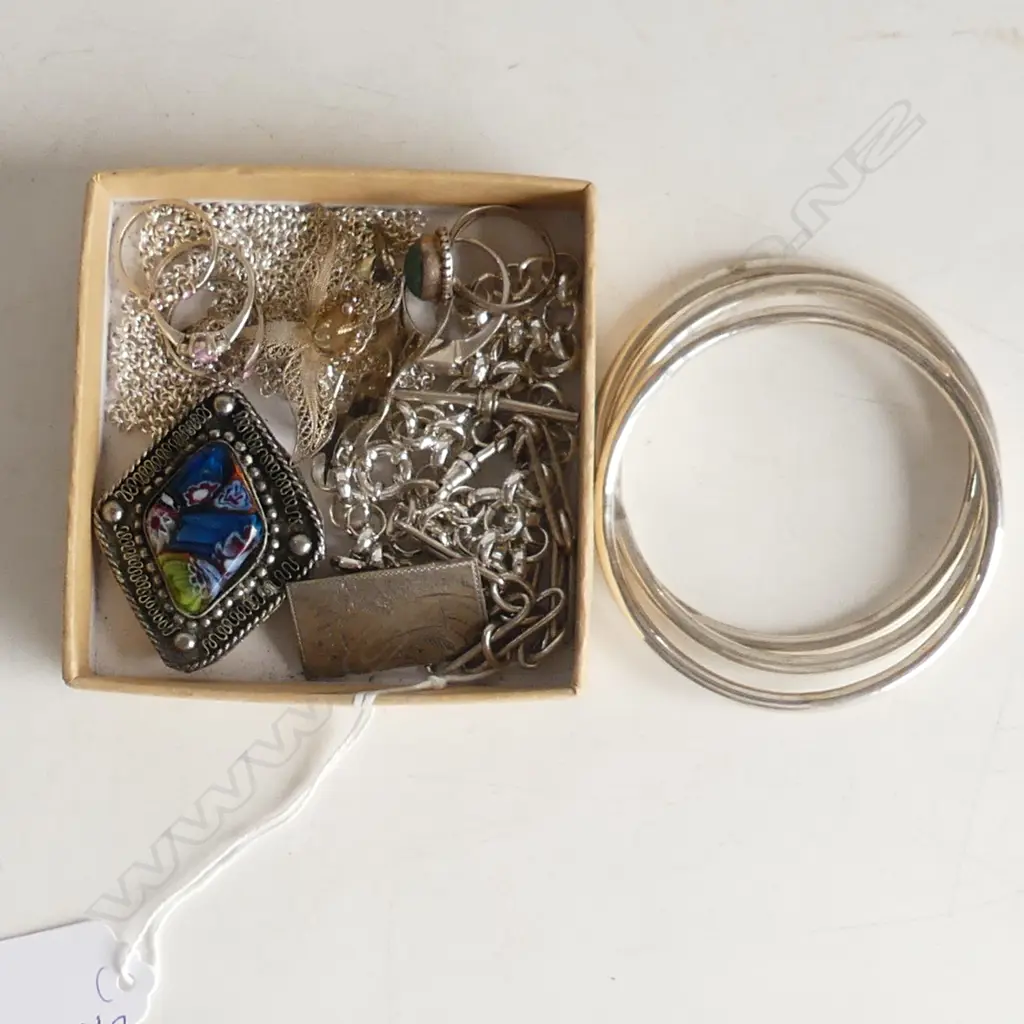  SILVER JEWELLERY INCLUDES CHAINS RINGS FILIGREE BANGLES ETC; Image 1++