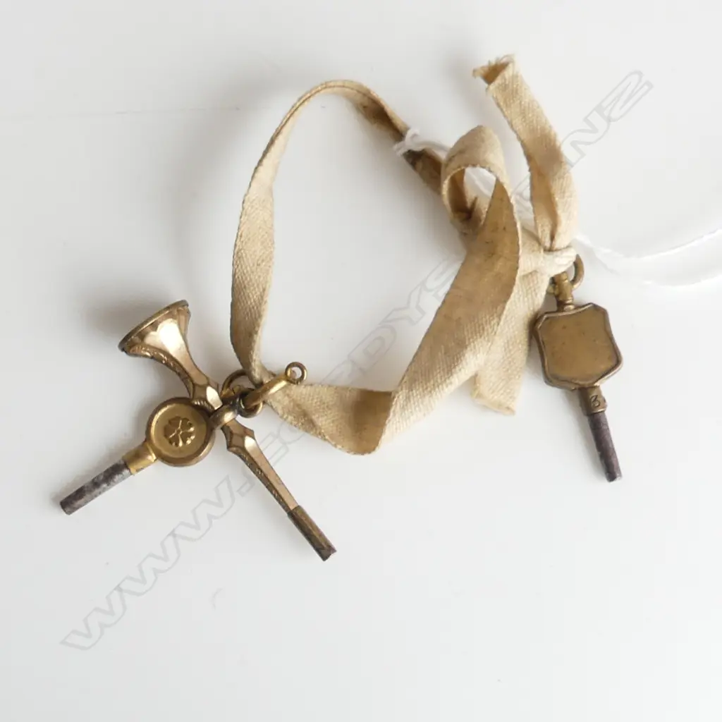 3 OLD POCKET WATCH KEYS the larger with missing stone Image 1++