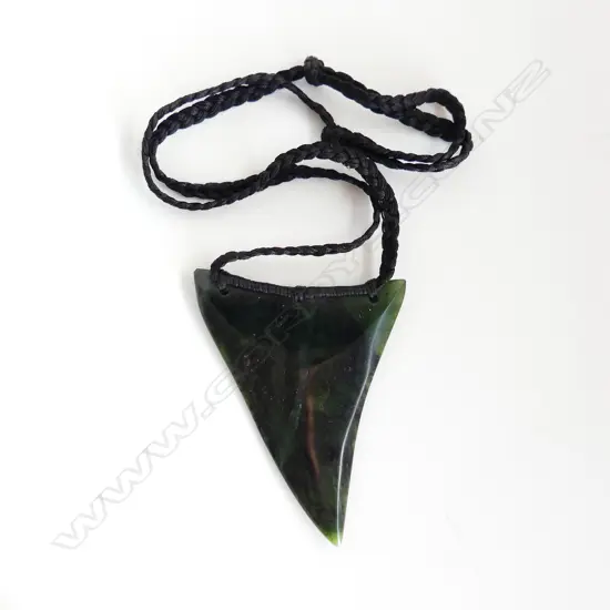 TE KAHA carved large pounamu (gem kahotea) niho mango (shark tooth) pendant with certificate 2018. L 115mm