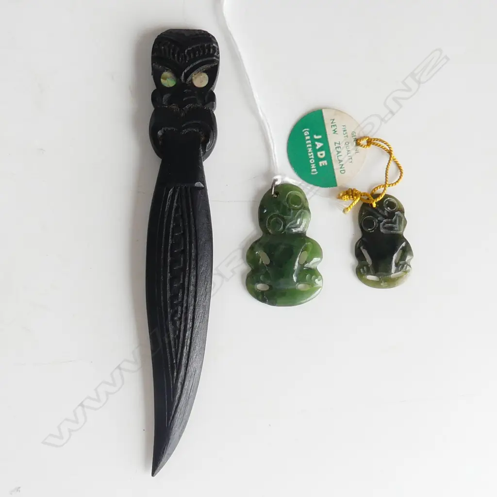 2 GREENSTONE TIKI H.40 / 32mm + CARVED WOODEN LETTER OPENER L.145mm Image 1++