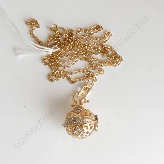 2 PC, GOLD METAL OPENING SPHERE ON LONG CHAIN & PR GOLD & WHITE COLOURED BEADED EARRINGS