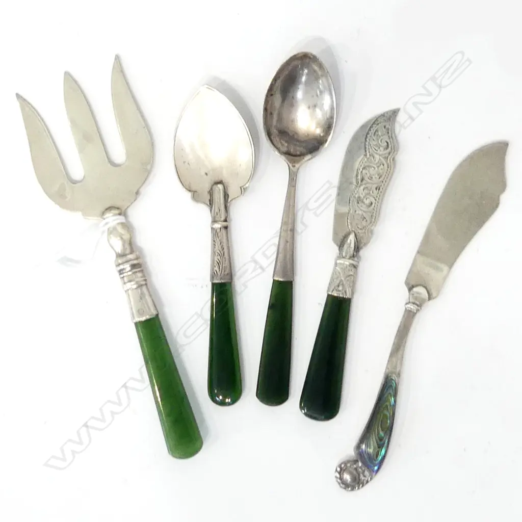 5 PCES ASST. STG CUTLERY; 4 GREENSTONE &1 PAUA  HANDLES Image 1++
