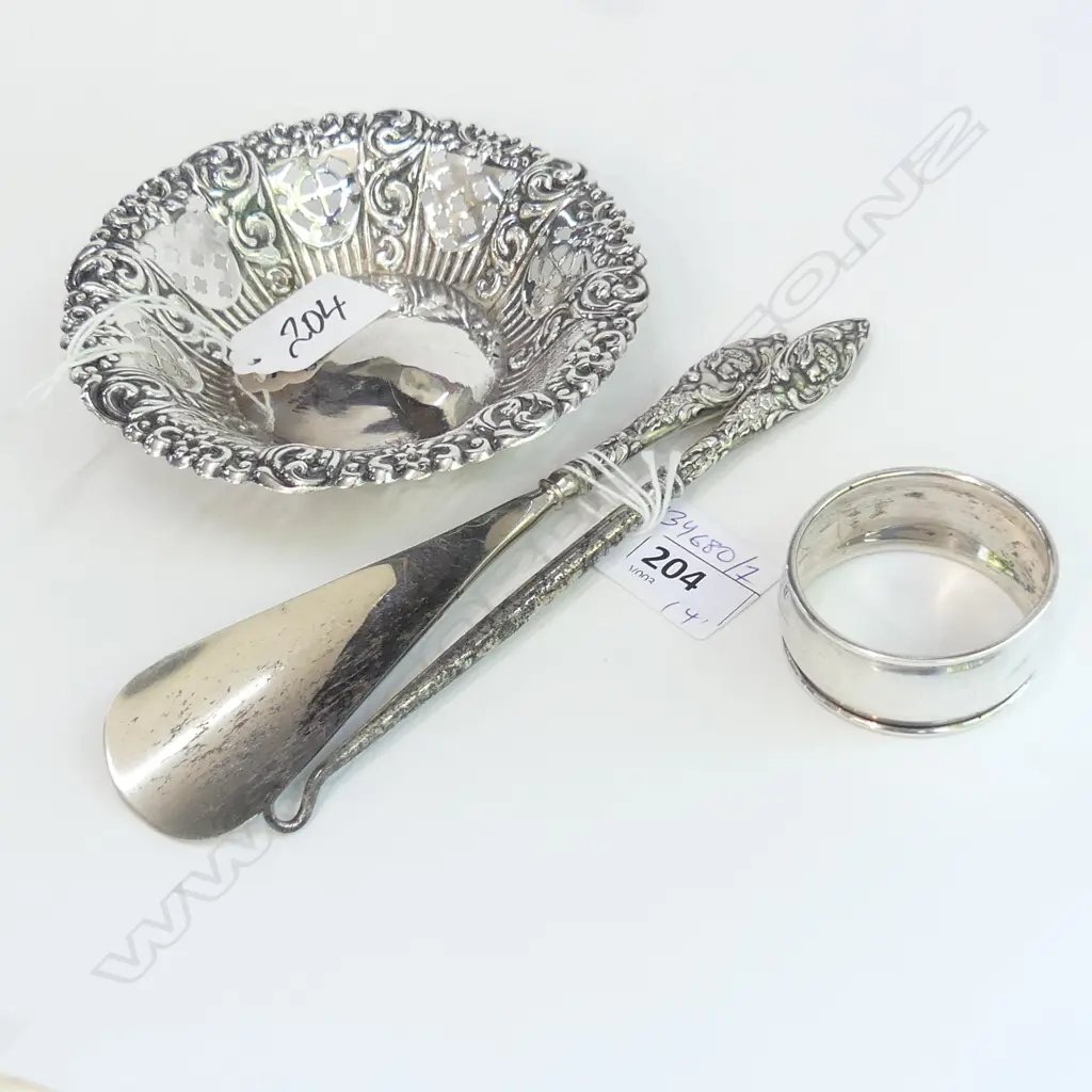 STERLING SIVER PIERCED DISHSHOE AND BUTTON HOOK WITH NAPKIN RING D 120 MM Image 1++