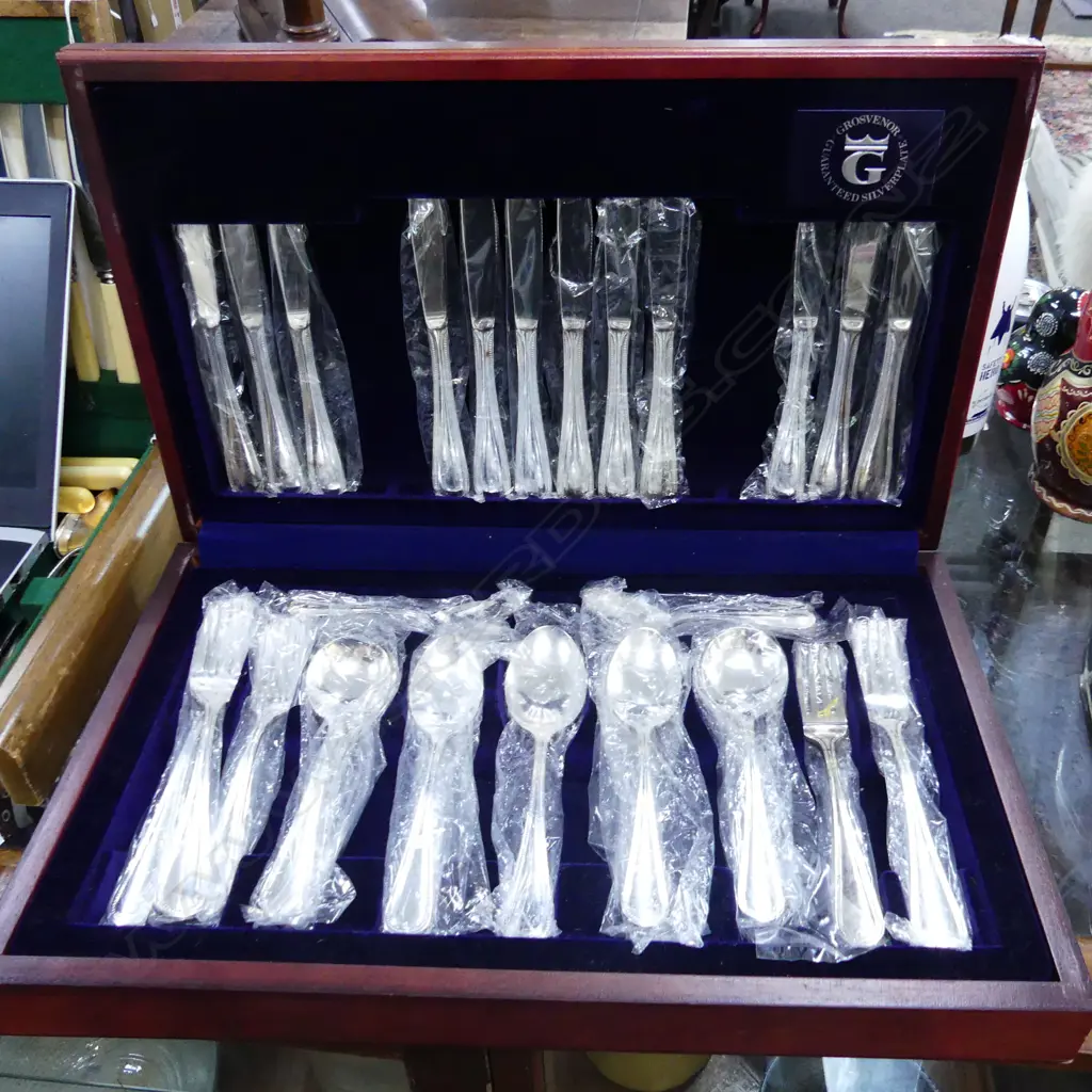 GROSVENOR SILVER PLATE CUTLERY CANTEEN Image 1++