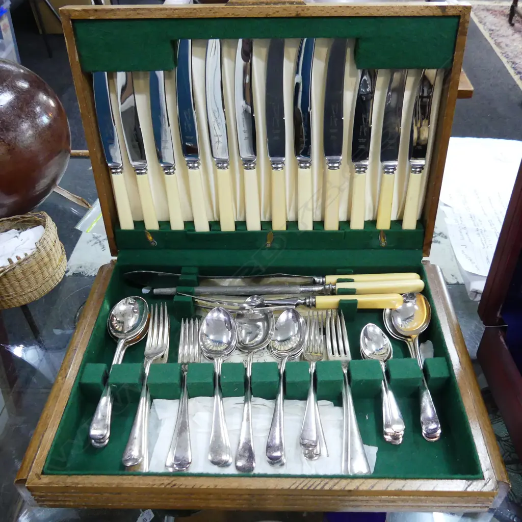 VINTAGE CUTLERY CANTEEN & CONTENTS - IVORINE HANDLES Image 1++