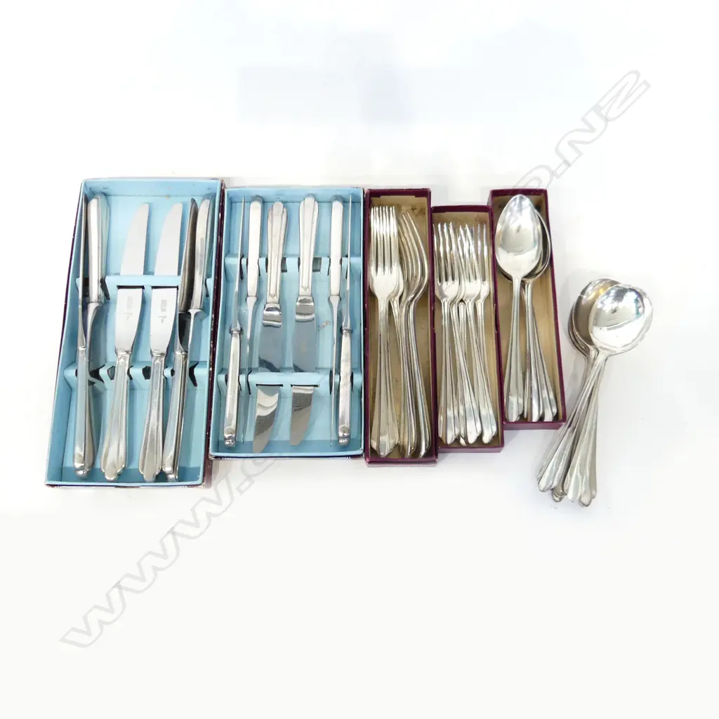 SILVER-PLATED CUTLERY SET BY LATHAM & OWEN SHEFFIELD ENGLAND 36 PIECES IN BOXES Image 1++