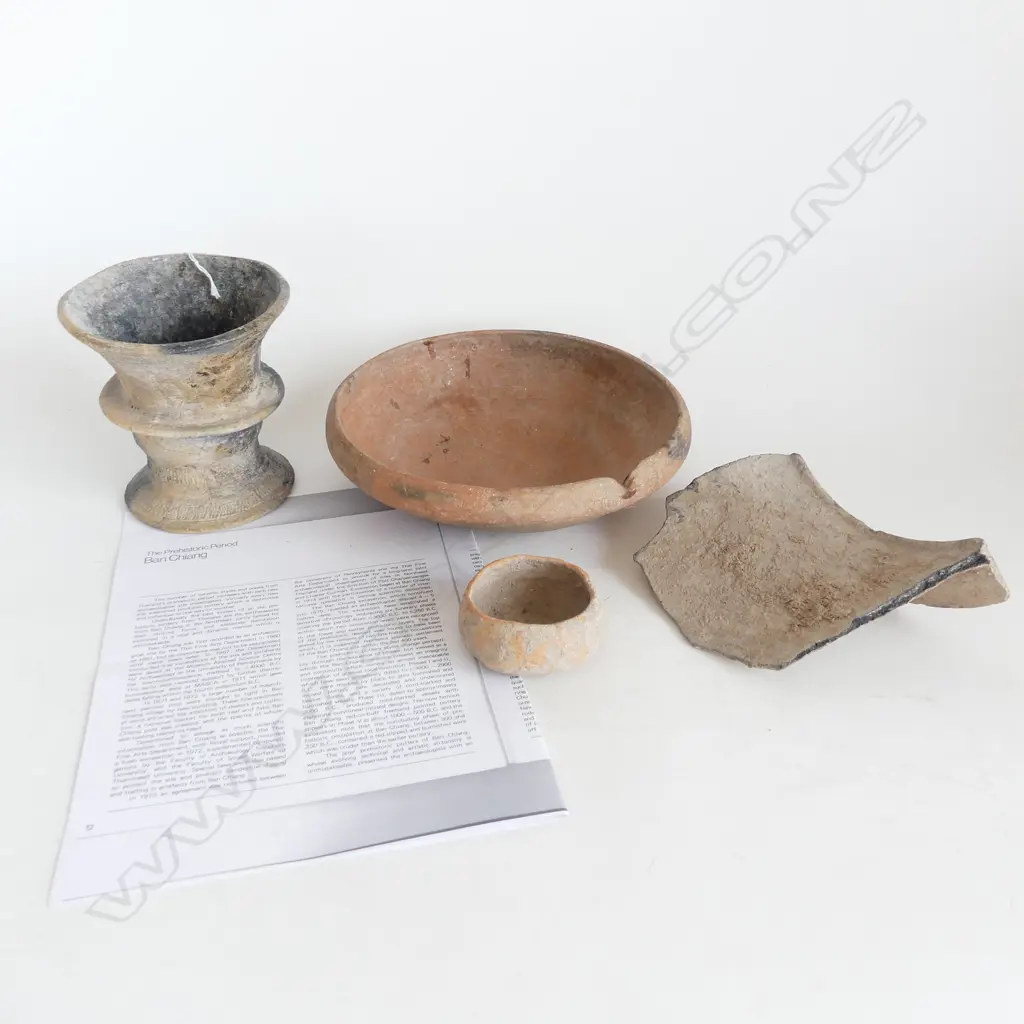 4 PCES THAI BAN CHIANG POTTERY; 2 BOWLS 230mm dia, VASE & FRAGMENT Image 1++