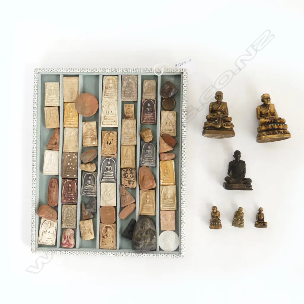 COLLECTOR TRAY OF CLAY BUDDHA PLAQUES & COLLECTION OF 6 BRONZE & METAL BUDDHA RELATED FIGURES Image 1++