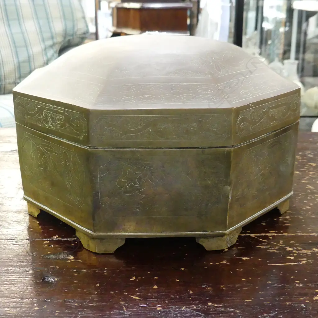 ANTIQUE CHINESE ENGRAVED BRASS LIDDED BOX. Dia.300mm Image 1++