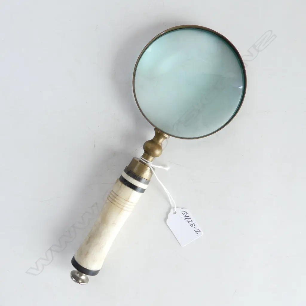 MAGNIFYING GLASS TURNED BONE HANDLE Image 1++