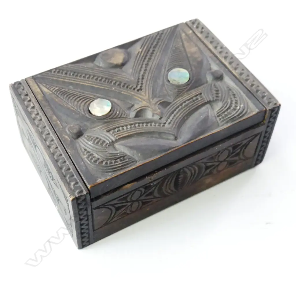 SM OLD CARVED WOODEN MAORI TRINKET BOX. 140 X 60mm Image 1++