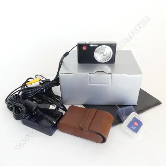 LEICA C-LUX 2 DIGITAL CAMERA, BOXED w. CABLES