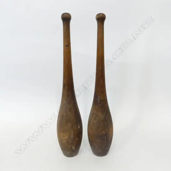 2 OLD WOODEN JUGGLING/EXERCISE SKITTLES L510 MM 