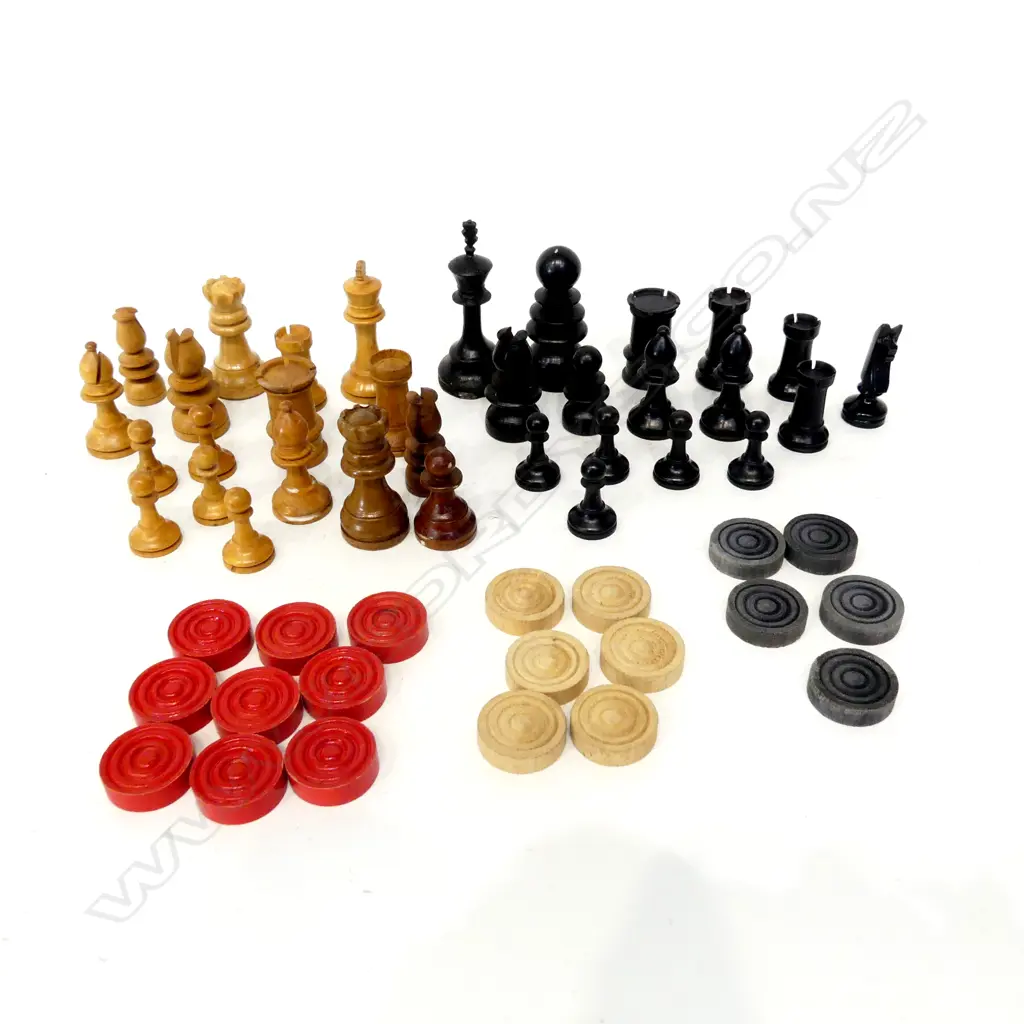 VINTAGE WOODEN CARVED CHESS PIECES AND DRAUGHTS Image 1++
