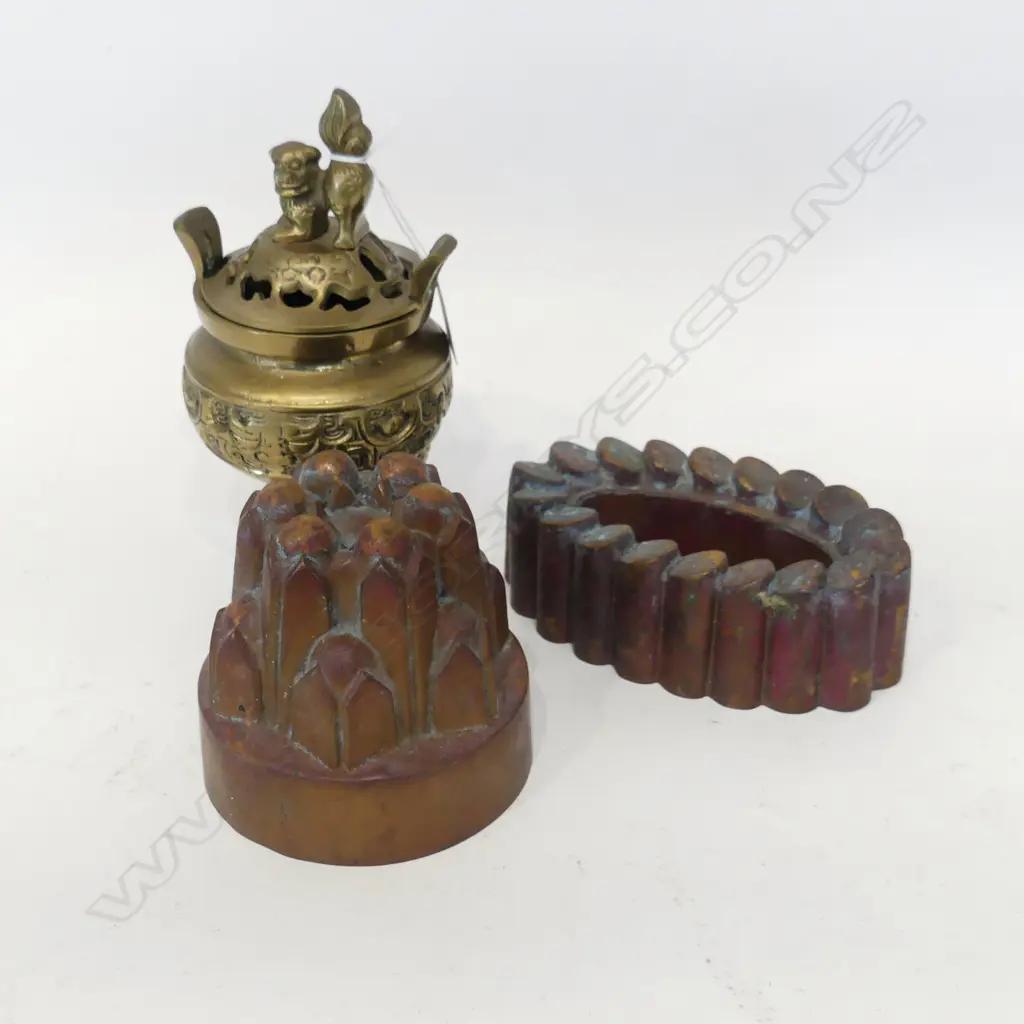 2 VINTAGE COPPER JELLY MOULDS + BRASS INCENSE BURNER H.210mm Image 1++