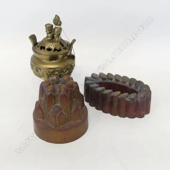 2 VINTAGE COPPER JELLY MOULDS + BRASS INCENSE BURNER H.210mm