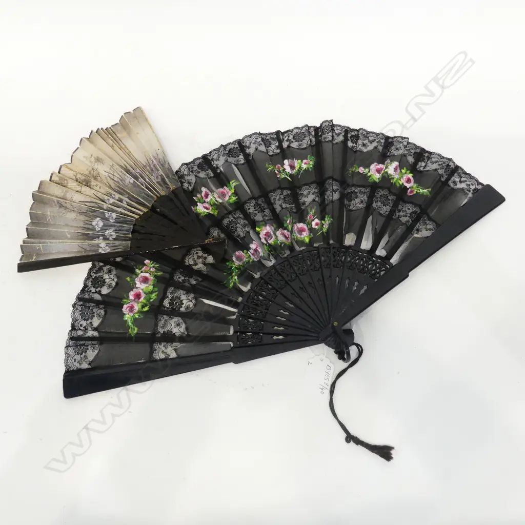 ANTIQUE HANDPAINTED FAN AND BLACK LACE ITALIAN FAN (lace a/f), L.255 & 195mm Image 1++