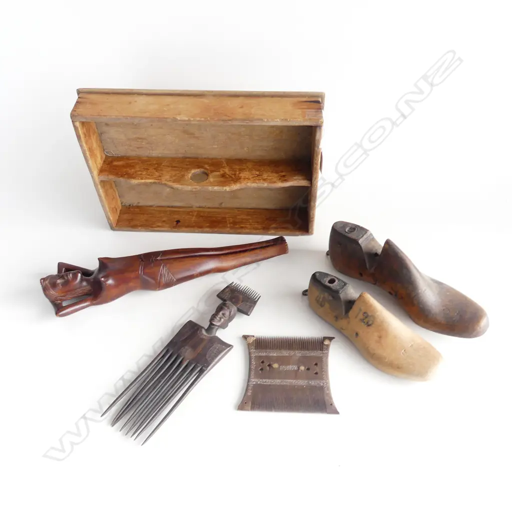 6 WOODEN PCES; CUTLERY TRAY, 2 COMBS, 2 SHOE LASTS, NUTCRACKER LADY Image 1++