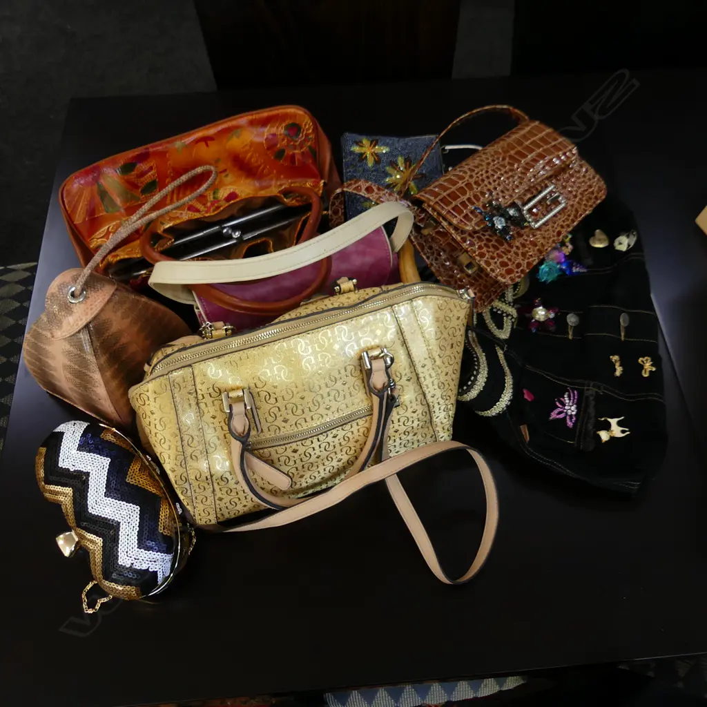 8 LADIES FASHION HANDBAGS Image 1++