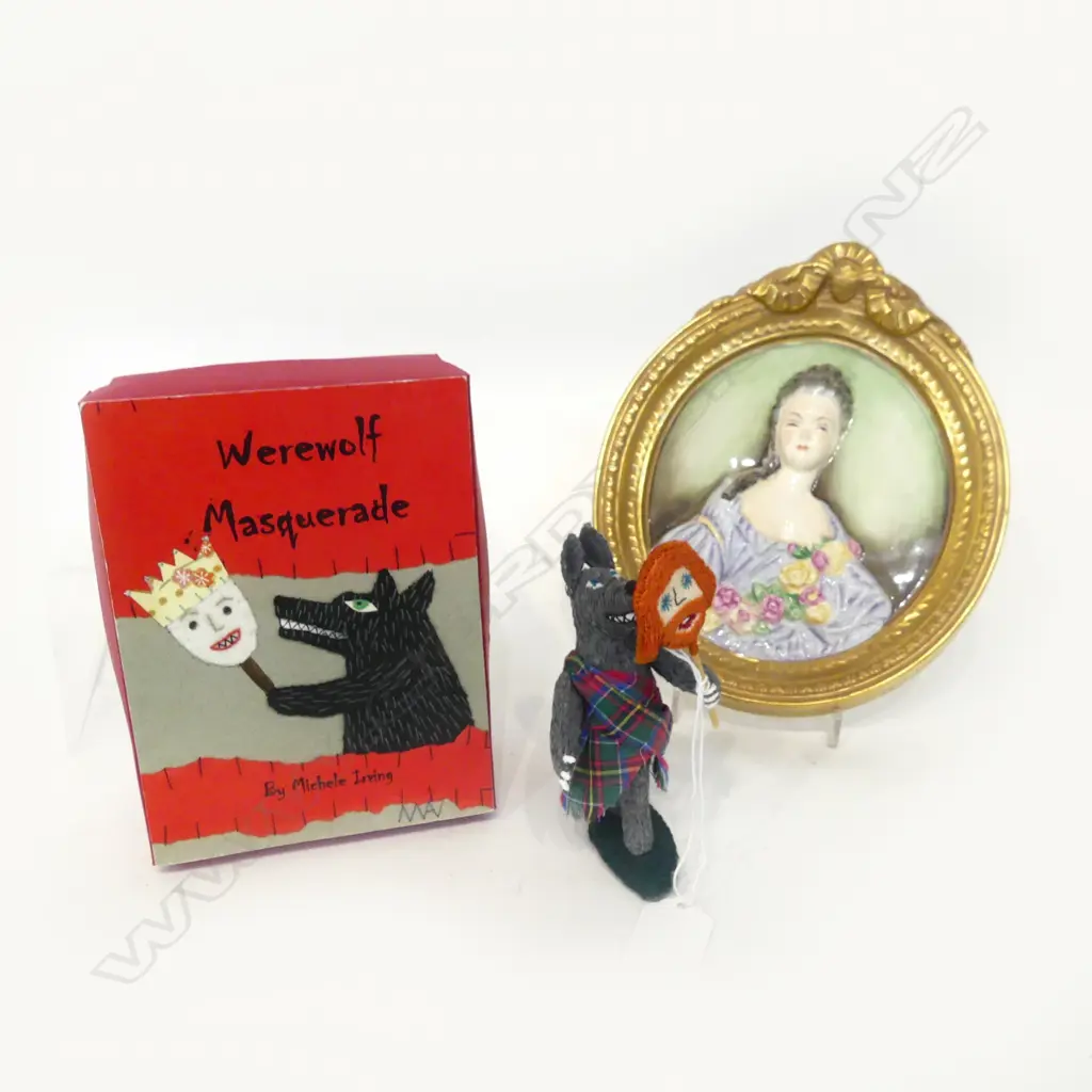 MICHELE IRVING HAND MADE FELT 'WOLF MASQUERADE' FIGURE, BOXED H.130mm + ENGLISH CERAMIC WALL PLAQUE 'DU BARRY' H.215mm Image 1++