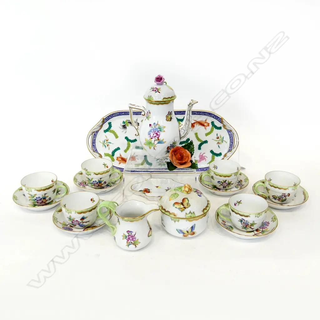 17 PCE HEREND HUNGARY HAND PAINTED DEMITASSE SET; 6 C/S, JUG, DISH, JUG, LIDDED SUGAR, TRAY W.365mm + FLOWER Image 1++