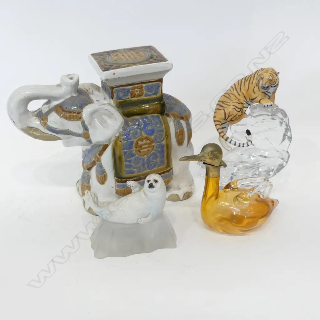 4 PCES; ART GLASS DUCK DECANTER, WHITE SEAL, TIGER ON GLASS BASE H.250mm, ELEPHANT H.260mm Image 1++