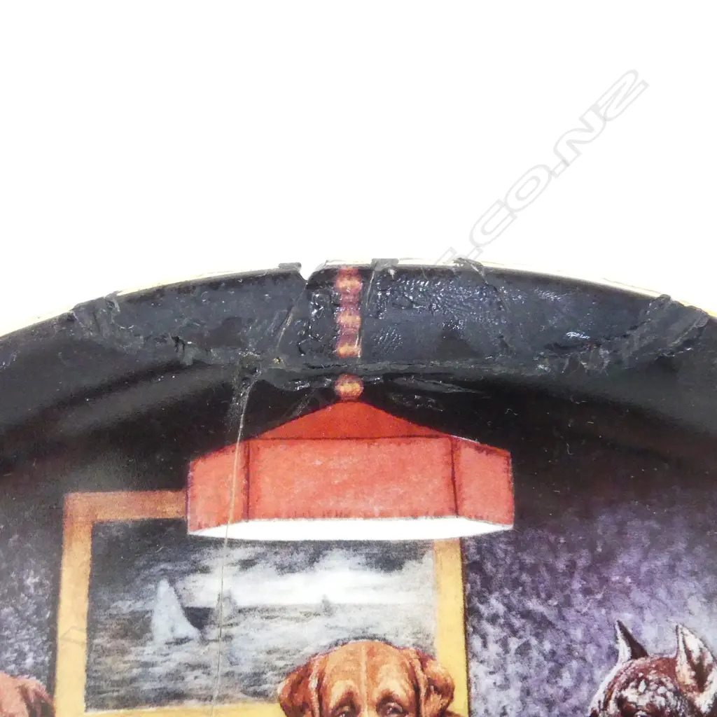 7 COLLECTABLE PLATES + DOG FIGURINE W.290mm  1 PLATE AF Image 1++