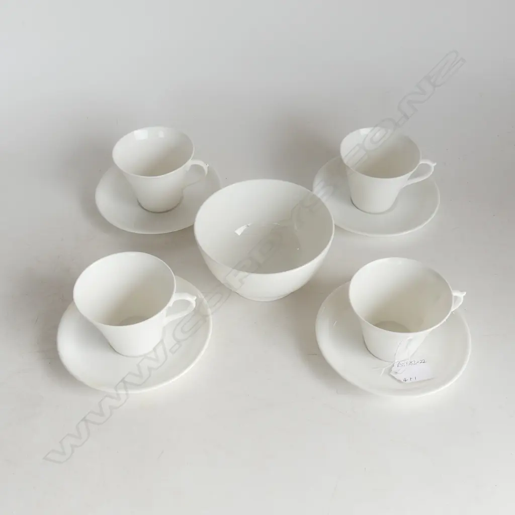 4 SHELLEY WHITE BONE CHINA CUPS & SAUCERS & SML BOWL Image 1++