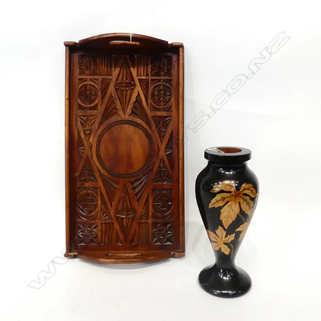 CHIP ART ARTS AND CRAFTS BUTLERS TRAY TOGETHER WITH AN ARTS AND CRAFTS TURNED VASE L 510 MM Image 1++