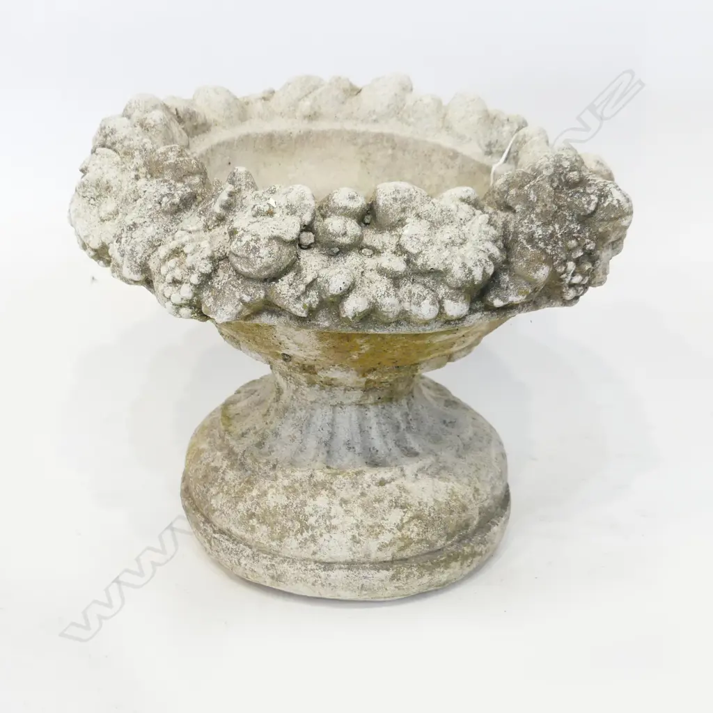 CONCRETE GARDEN URN 280mm dia Image 1++