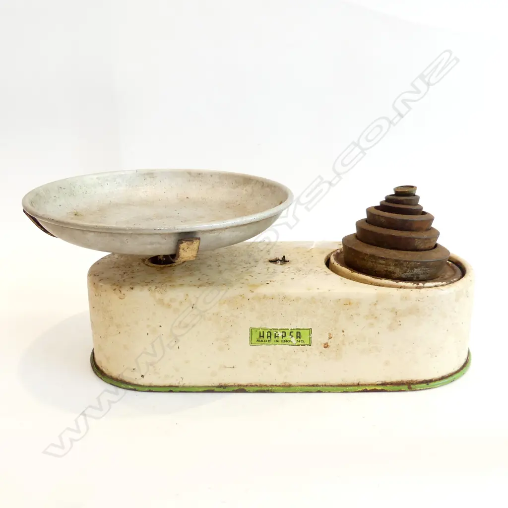 'Harper' English 1940's enamelled balance scales Image 1++