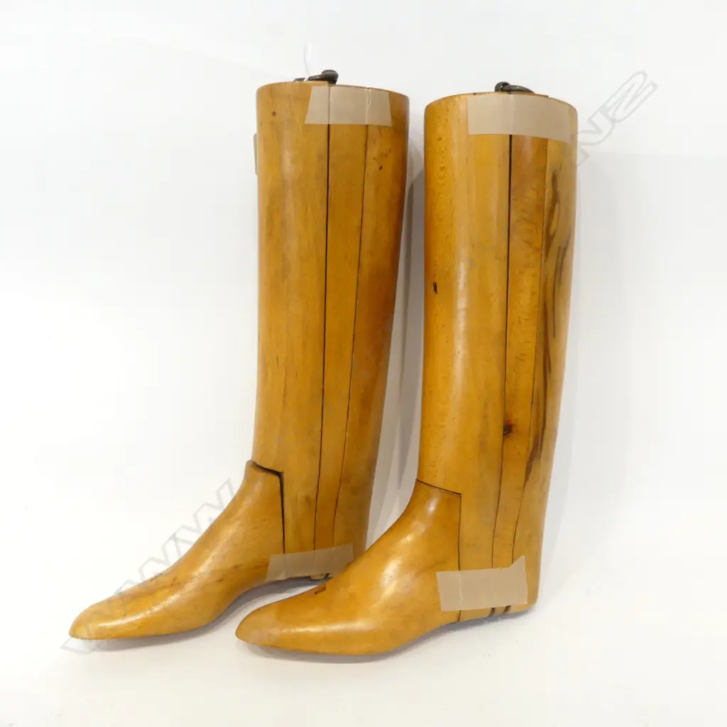PAIR OF NEW ZEALAND ANTIQUE BOOT STRETCHERS, KAURI  Image 1++