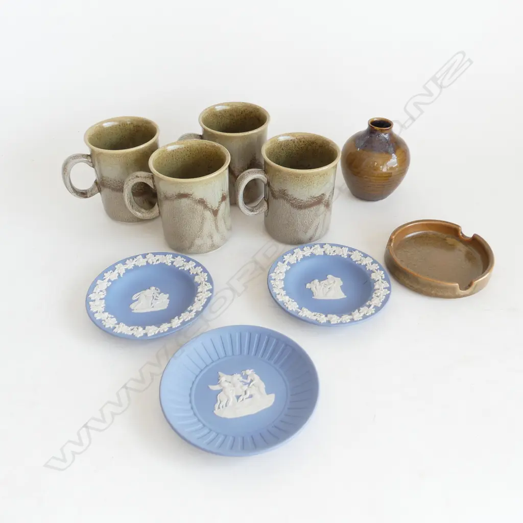ASSORTED, 4 POTTERY MUGS, SML POTTERY VASE, ASHTRAY & 3 SML WEDGEWOOD BLUE & WHITE DISHES Image 1++