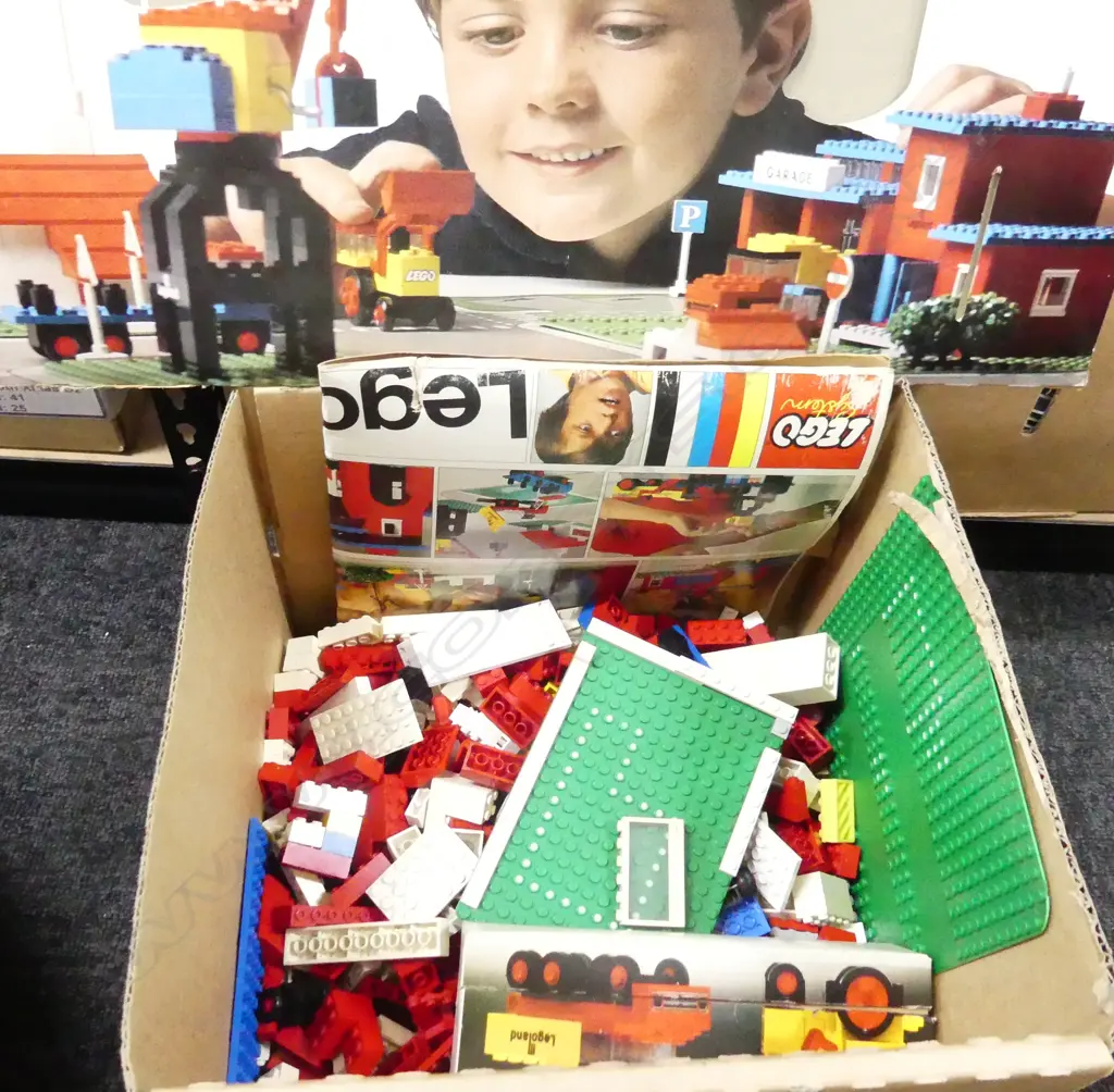 BOX LOT LEGO  Image 1++