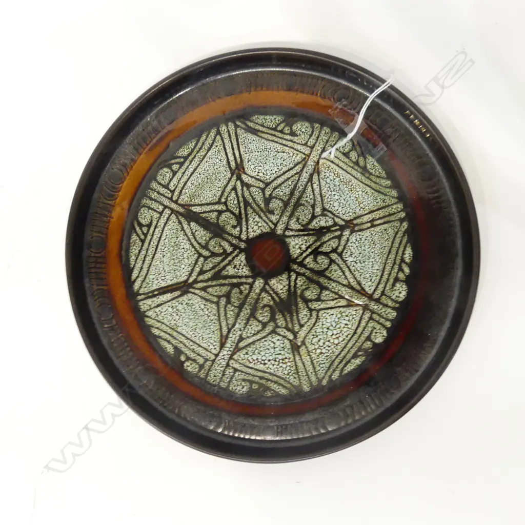 NEWLYN CORNWALL CELTIC POTTERY   PLATE D 240 MM Image 1++