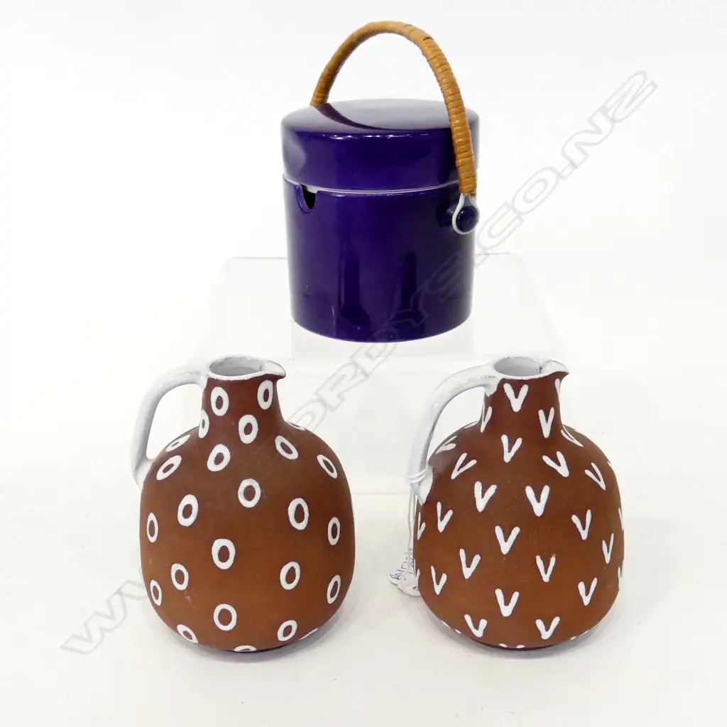 2 EDITH NIELSON DANISH POTTERY JUGS H.95mm + LIDDED PURPLE KELCO SUGAR POT Image 1++