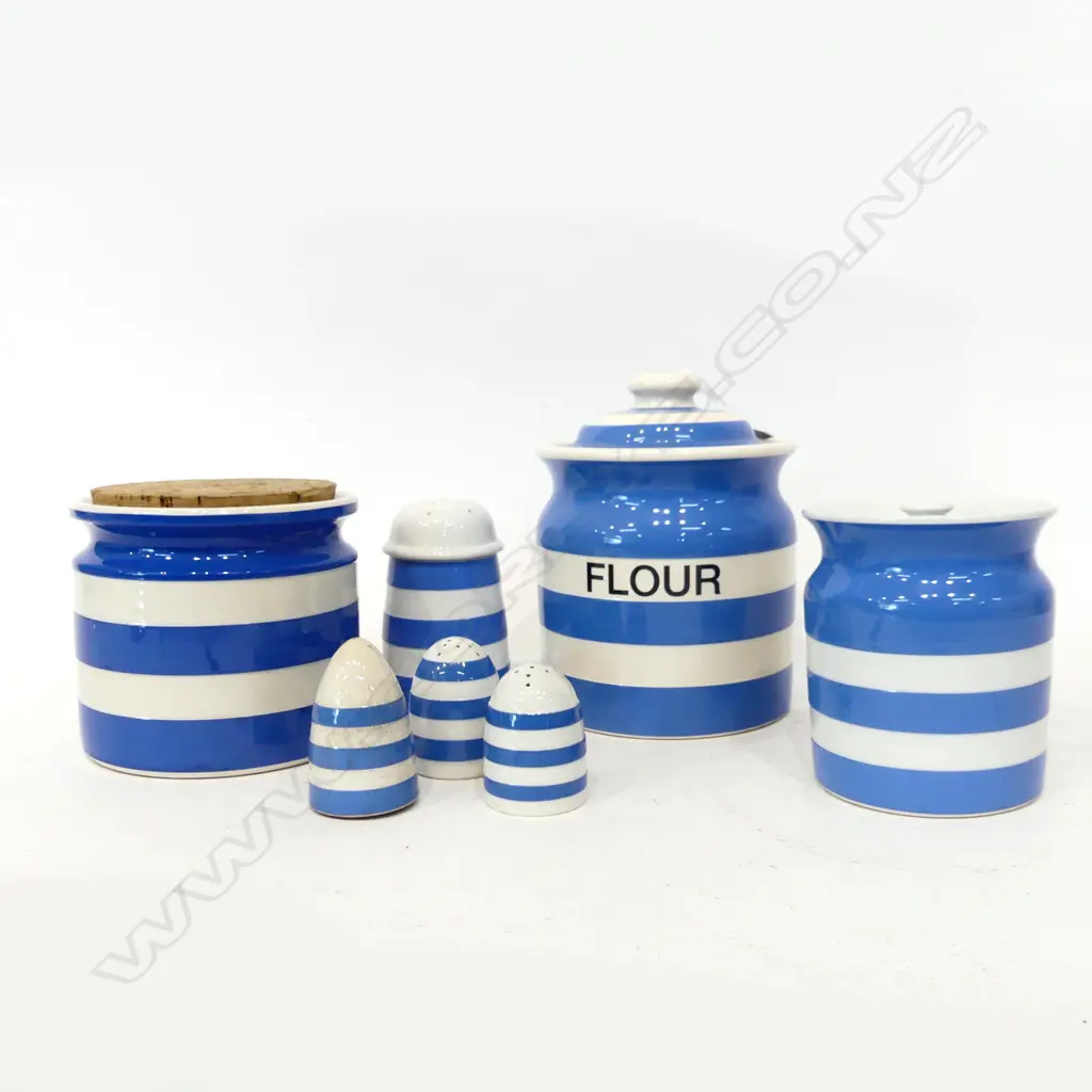 7 PCES ASST. CORNISH WARE; 3 LIDDED CONTAINERS H.190mm, 4 OTHER Image 1++