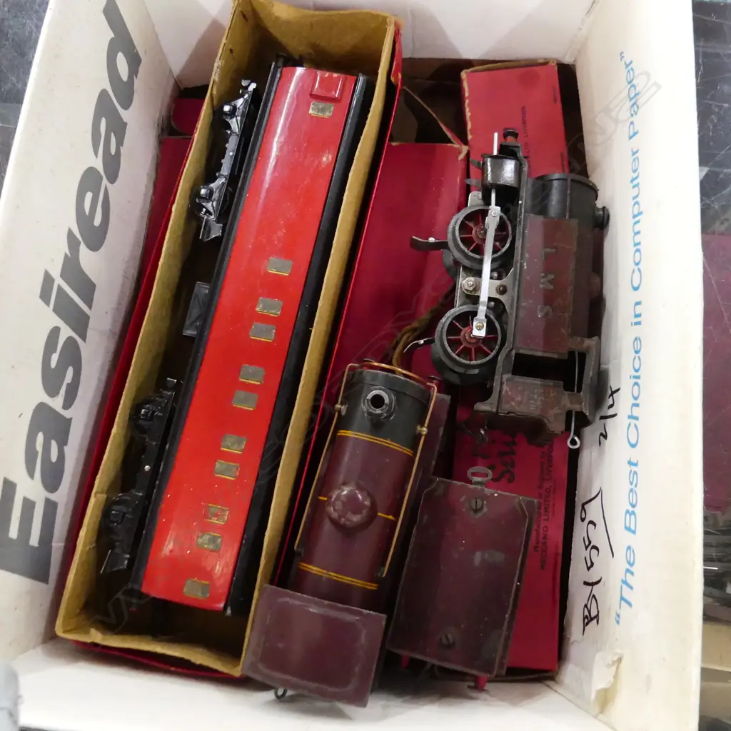 8 ASST. VINTAGE TRAIN PCES; 2 ENGINES + TENDER, 5 BOXED CARRIAGES,  Image 1++