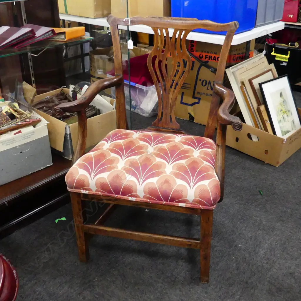 GEORGIAN MAHOGANY ARM CHAIR Image 1++