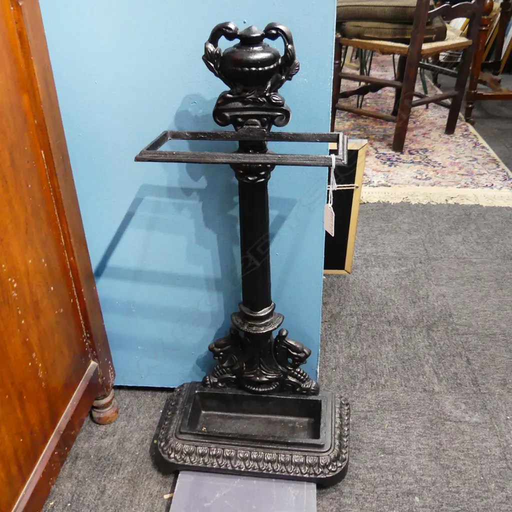 BLACK CAST IRON VICTORIAN STYLE UMBRELLA STAND H.635mm Image 1++