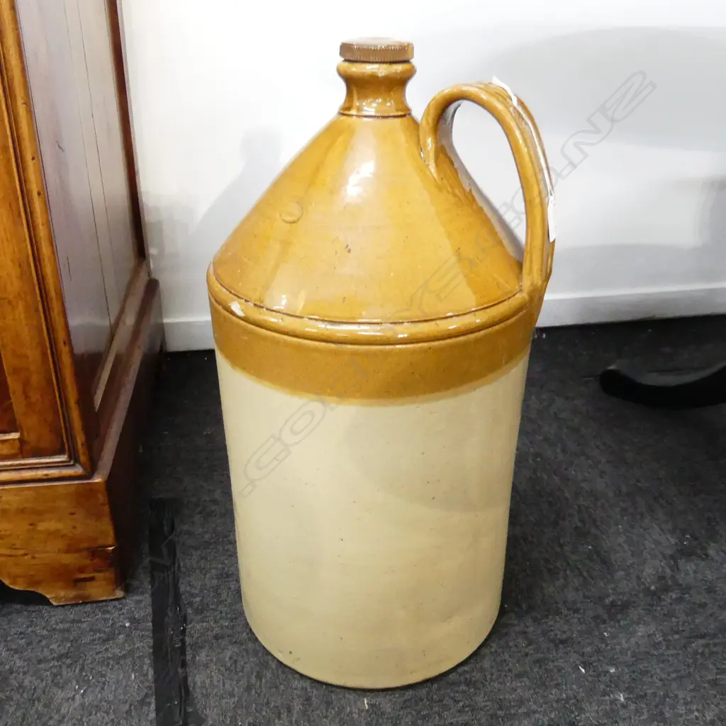 LG DOULTON LAMBETH CROCK H.620mm Image 1++